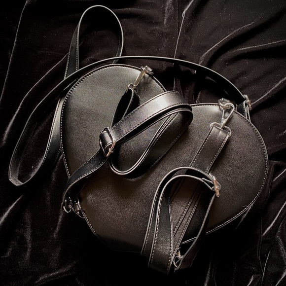 Em & Sprout Black Jack-o-Lantern Heart Crossbody Backpack Halloween Bag - Picture 4 of 7